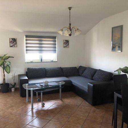 Apartman Sara Ровинь Экстерьер фото