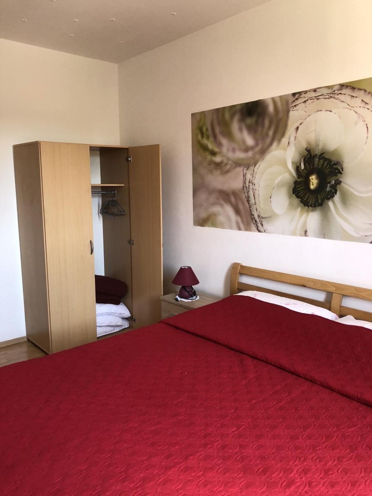 Apartman Sara Ровинь Экстерьер фото
